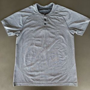 Lululemon Vintage Metal Vent Henley Sz M EUC